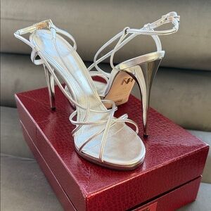 Tamara Mellon Size 41 (US 10)